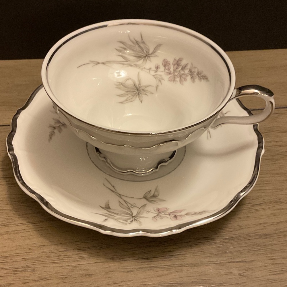 Classic White and Silver Floral Mug Set